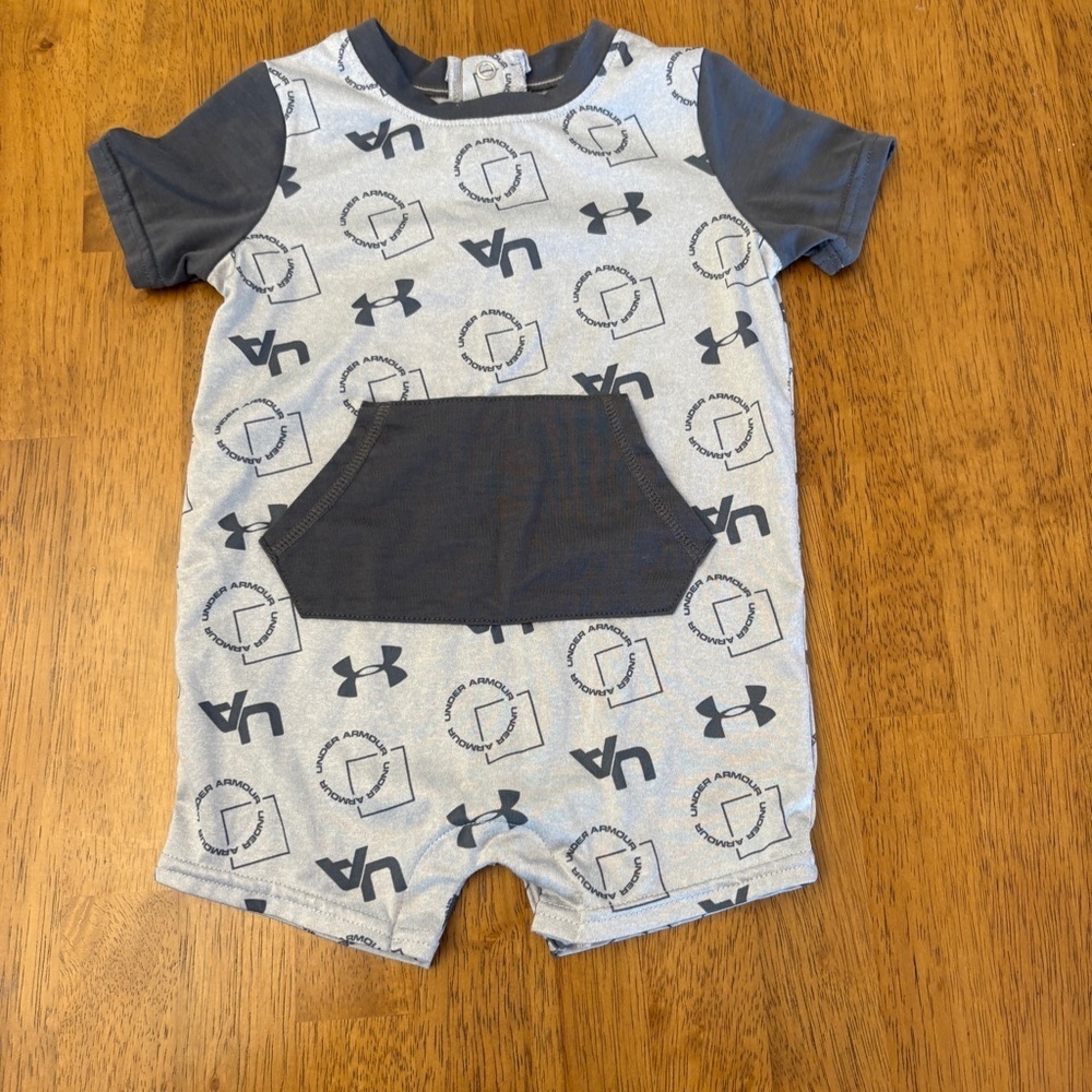 Under Armour Baby Romper in Gray Size 12m heatgear